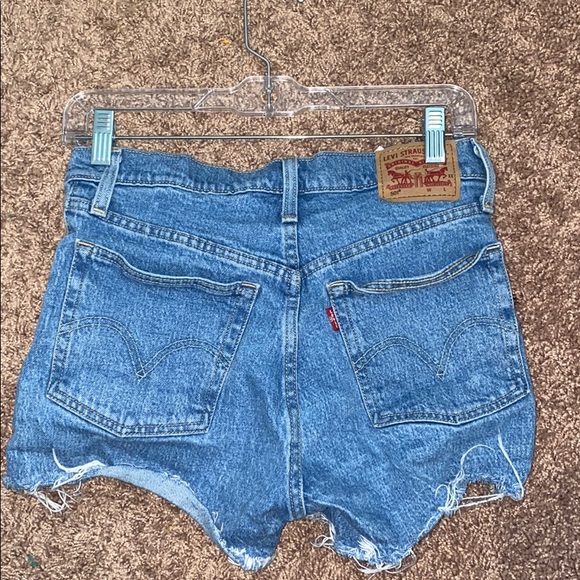 Levi’s Jean shorts - Picture 2 of 4